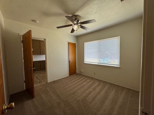 Building Photo - 2426 E Dayton Ave