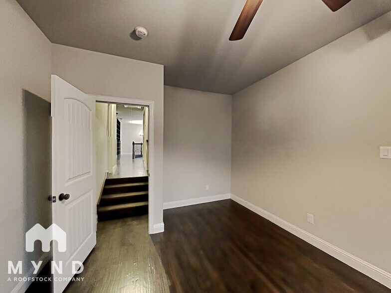 Building Photo - 868 Dartford Dr