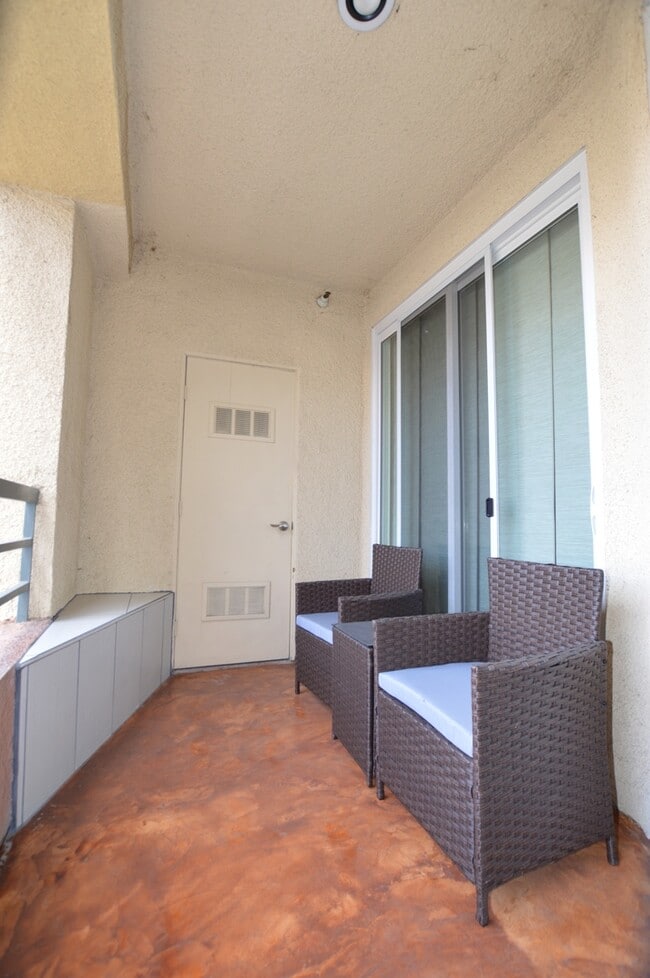 Building Photo - MERIDIAN FURNISHED 2 BDR /2 BATH Luxury Co...