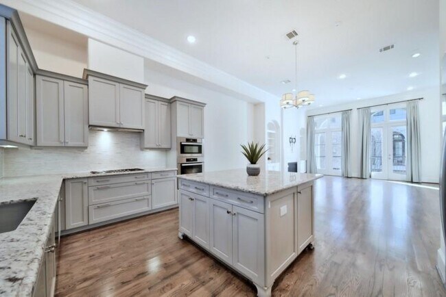 Building Photo - 3913 Gramercy St