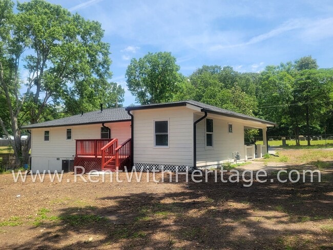 Building Photo - WOW!!! GORGEOUS BRICK RANCH HOME/ TOTALLY ...