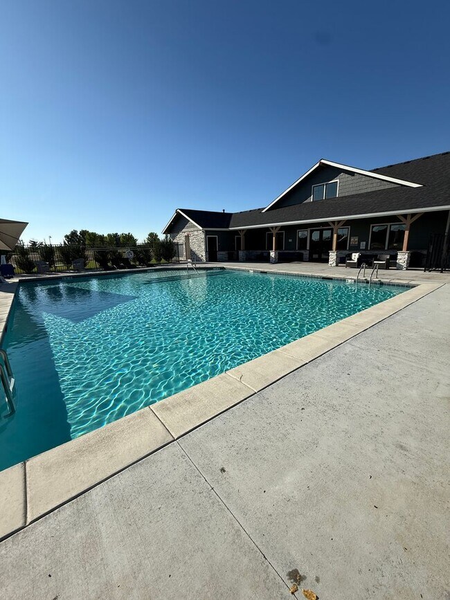 Building Photo - Welcome to this stunning 5-bedroom, 3.5-ba...