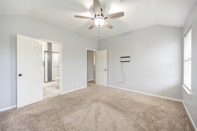 Building Photo - 9351 Royal Way