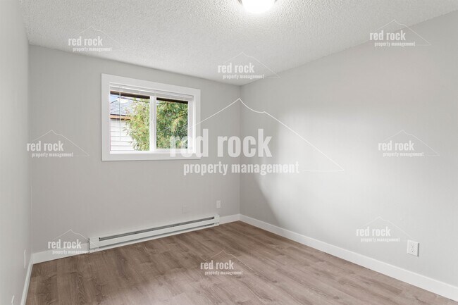 Building Photo - 2424 E Diamond Ave