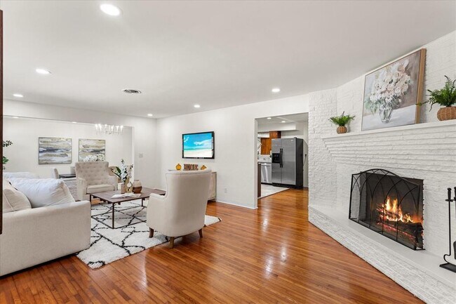 Building Photo - 105 John Anderson Dr