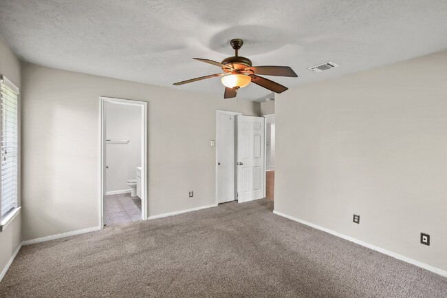 Building Photo - Well-maintained home on a cul-de-sac in a ...