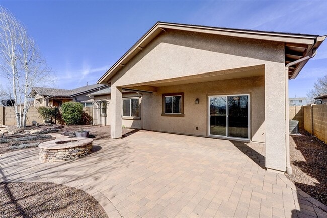 Building Photo - 4 bedroom, 2 bath Home in Quailwood