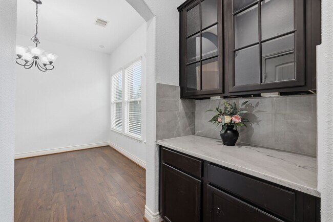 Building Photo - 135 Deerfield Meadow Dr