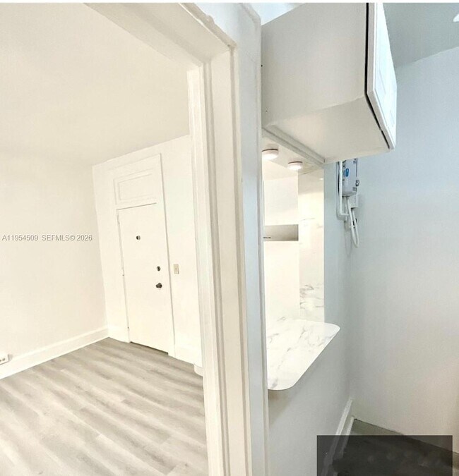 Building Photo - 124 Mendoza Ave