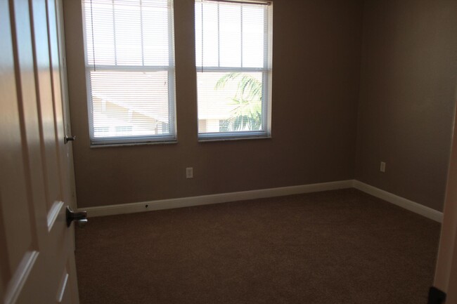 Building Photo - 960 Millbrae Ct