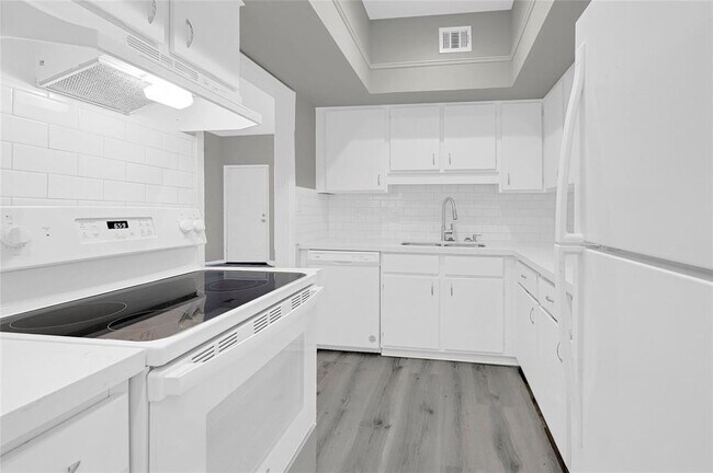 Building Photo - 1300 Augusta Dr