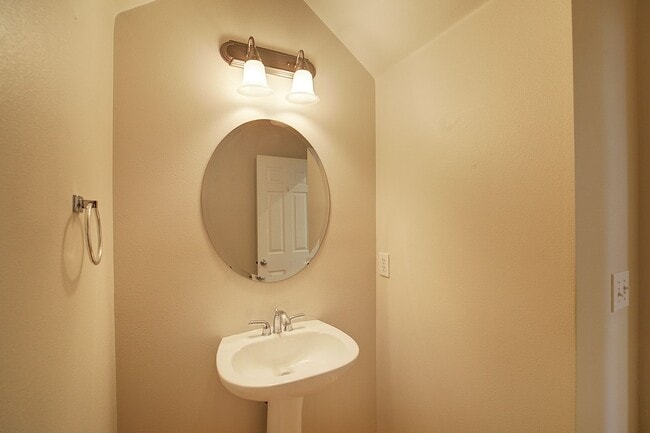 Building Photo - 3Bd/2.5Ba Redmond Home