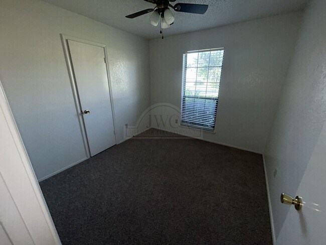 Building Photo - 2209 Fieldstone Dr