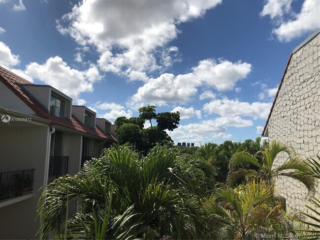 Building Photo - 6886 N Kendall Dr