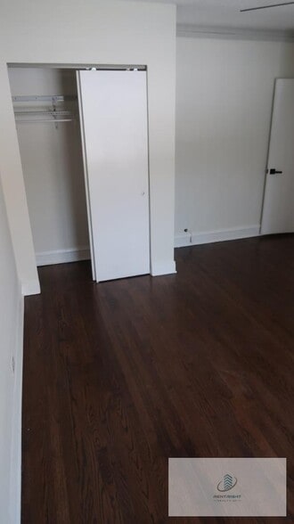 Building Photo - 5507-09.5 N Lincoln Ave