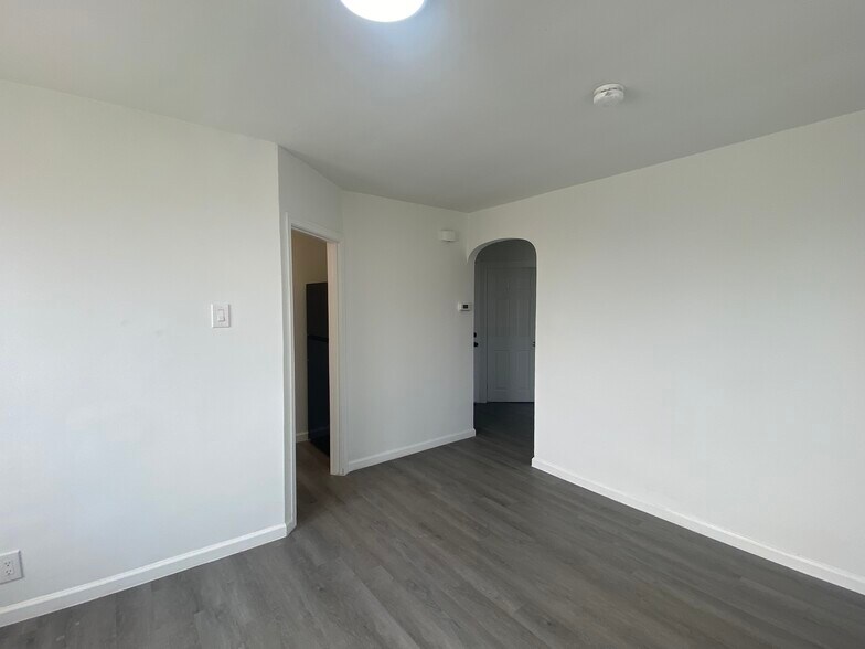 Building Photo - 1615 E Gowen Ave