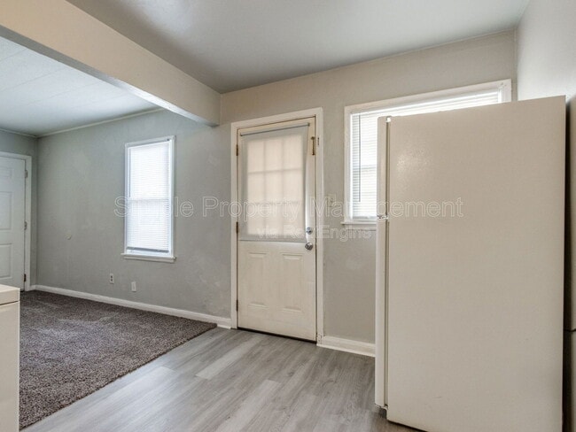 Building Photo - 402 Babb Dr