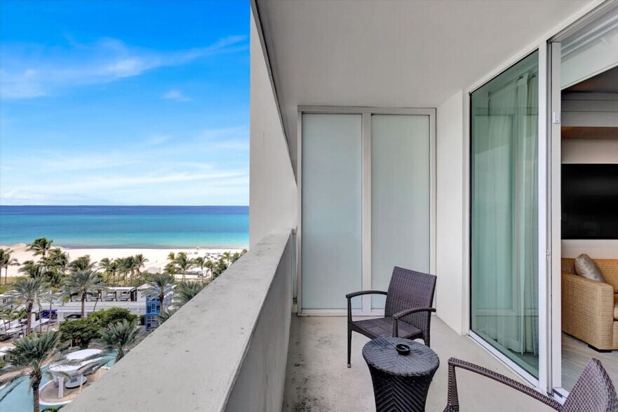 Building Photo - 4391 Collins Ave