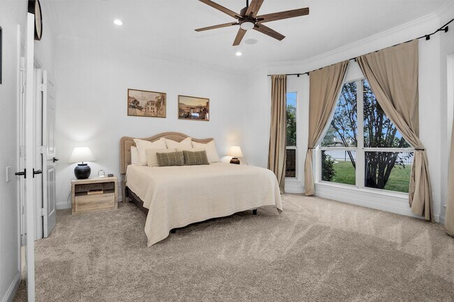 Building Photo - 3006 E Lake Falls Cir