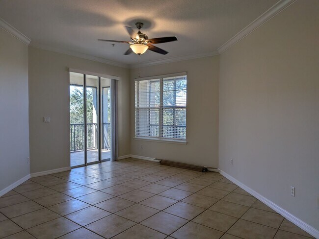 Building Photo - Top Floor Condo at Lakeside at Lakes of Windermere