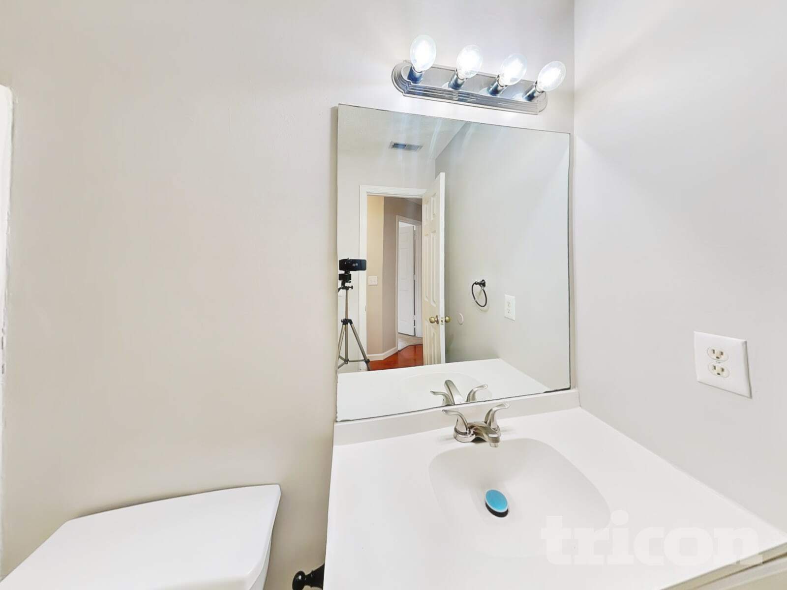 Building Photo - 5005 Hyacinth Ln