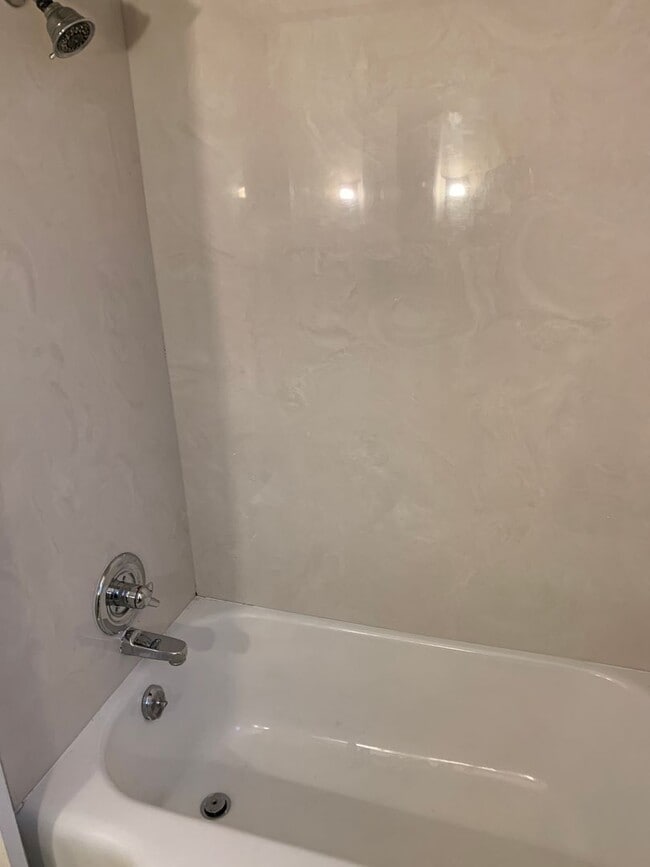 Building Photo - Charming 4-bedroom, 2-bathroom home located in the Covedale area