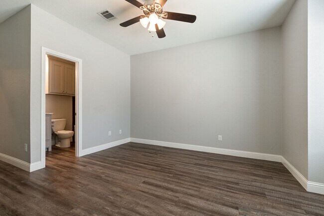 Building Photo - 2840 Forest Park Blvd