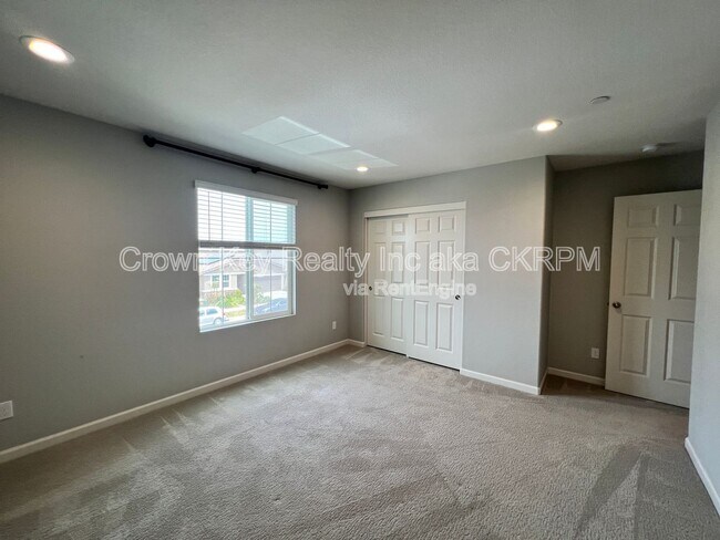 Building Photo - 2254 Middlebury Dr