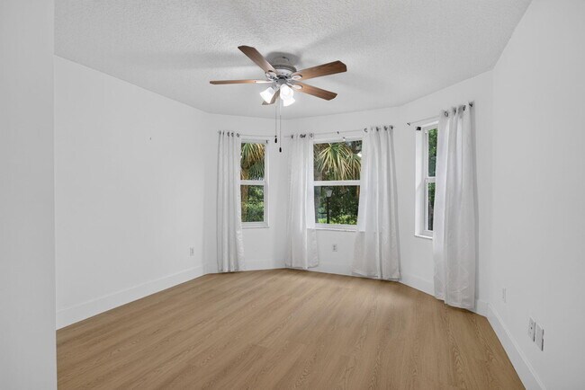 Building Photo - 7087 NW 78th Pl