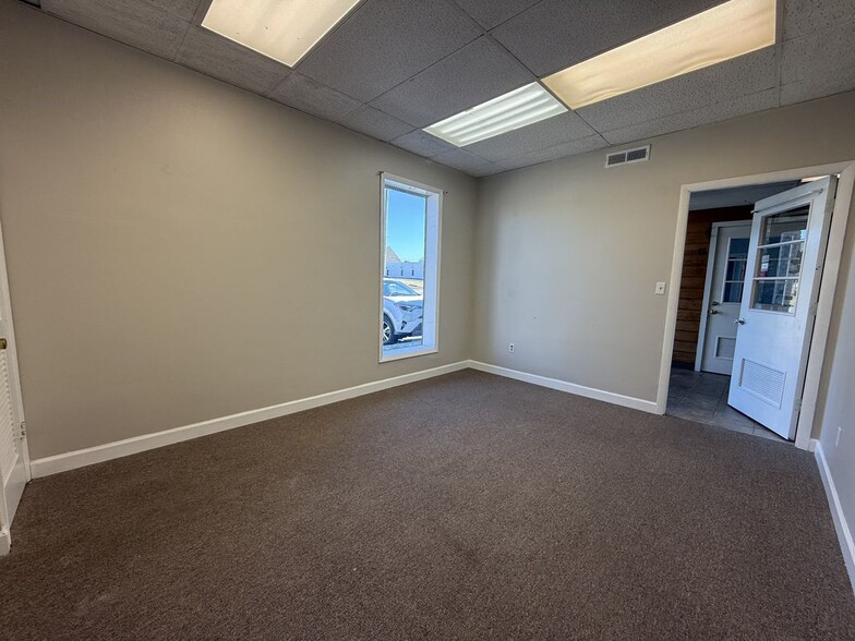 Building Photo - 311 N Jackson St