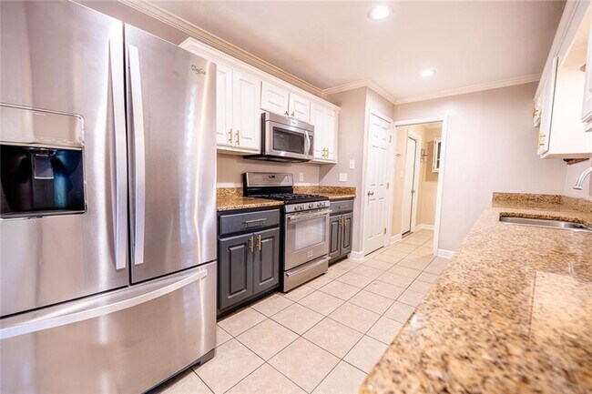 Building Photo - 5412 Timberlane Dr