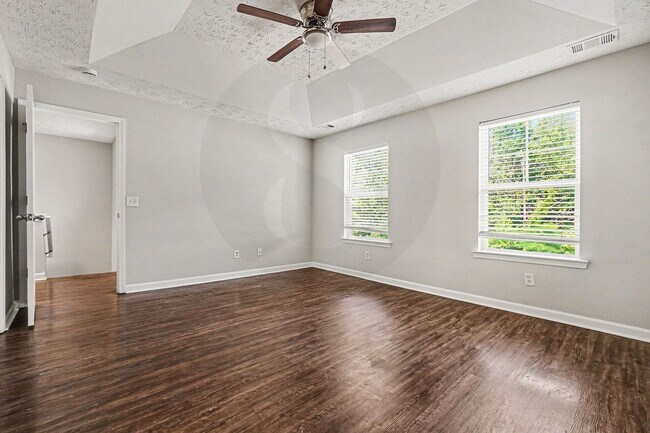 Building Photo - Must See 3BR/2.5BA Home in East Point!