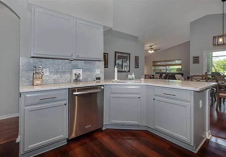 Kitchen - 15412 Amberbeam Blvd