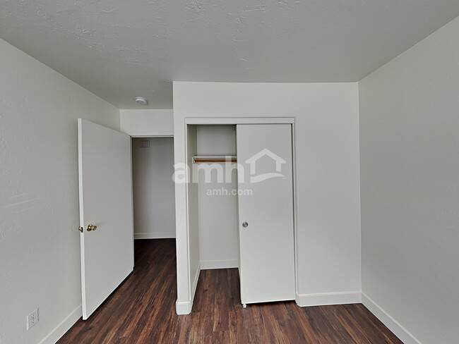 Building Photo - 2637 S 63rd Dr