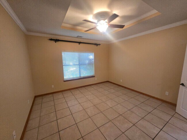 Building Photo - 333 Edgewood Dr
