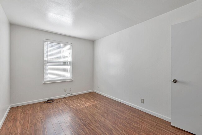 Building Photo - 972 Ponderosa Ave