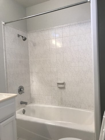 Building Photo - 910 Robinson St