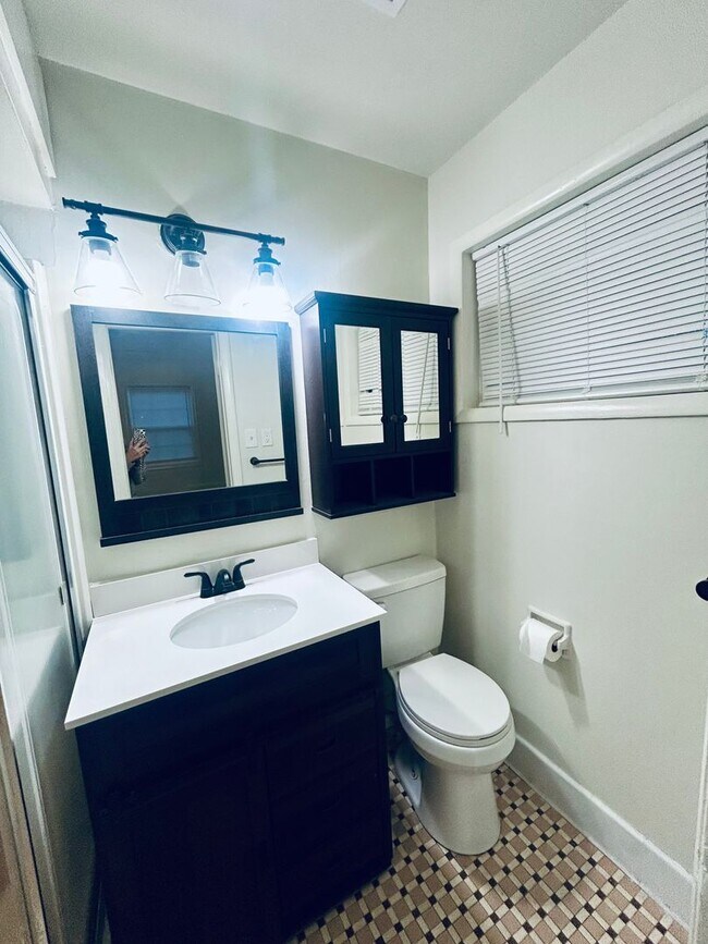 Building Photo - Updated 3 bedroom home in great location!