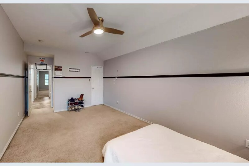 Building Photo - 1312 Cattle Crossing Dr