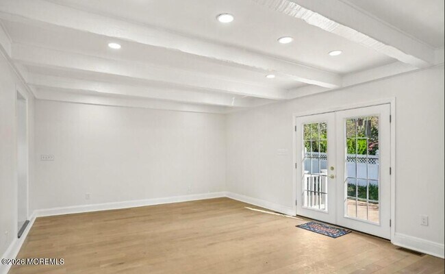Building Photo - 99 Ravine Dr