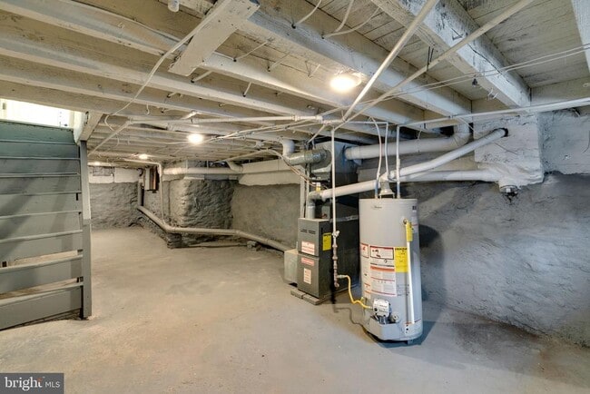 Building Photo - 3352 Amber St