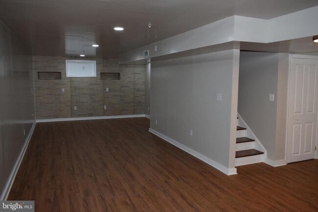 Building Photo - 120 Shiningfield Ct