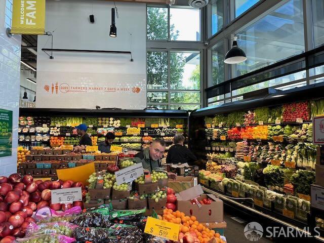 Building Photo - 325 Berry St