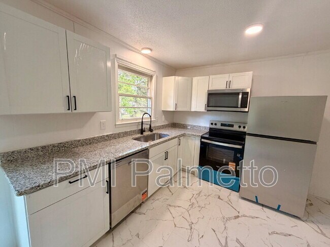 Building Photo - 1805 Carousel Cir