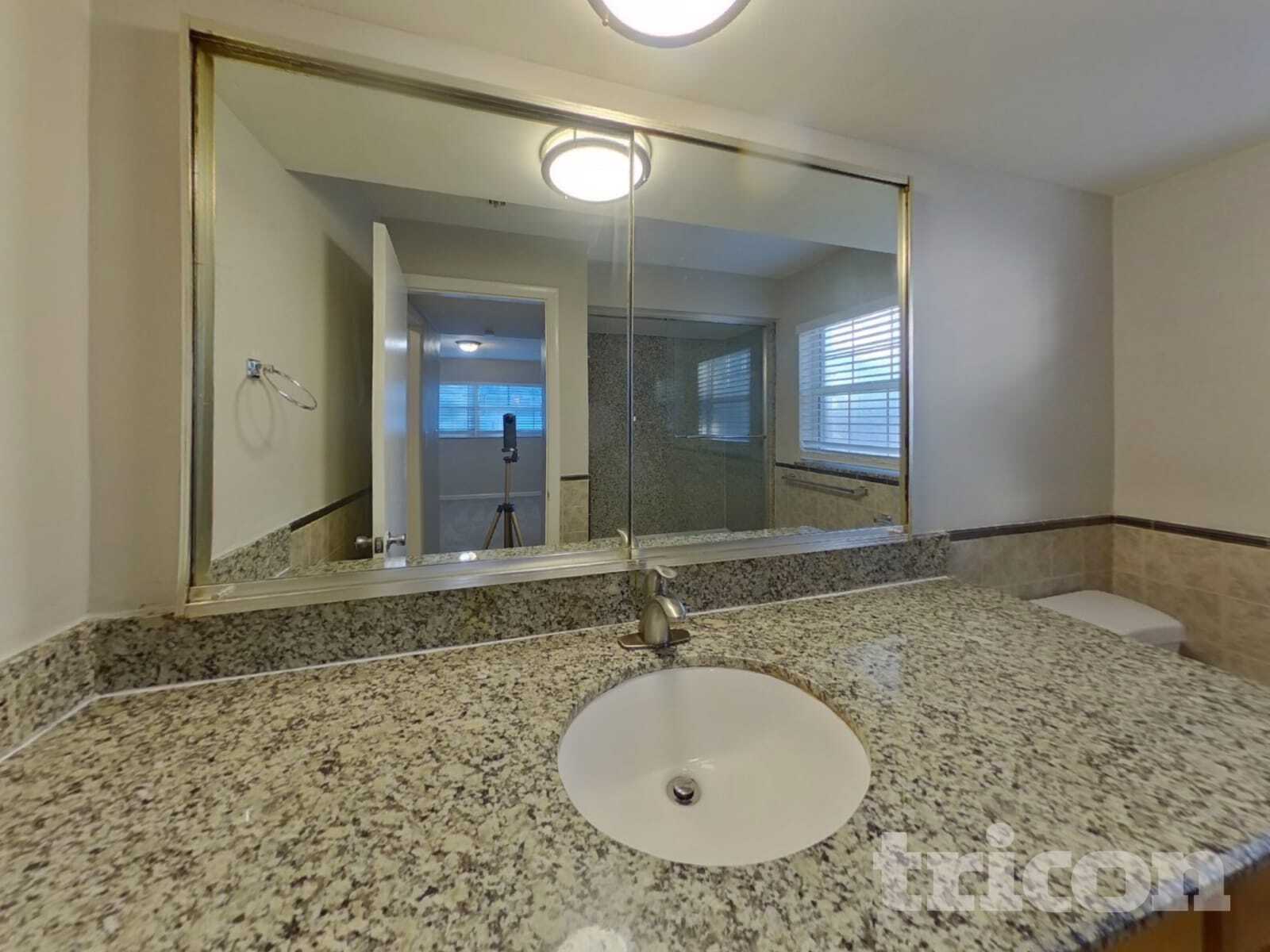 Building Photo - 7102 Woodfield Dr