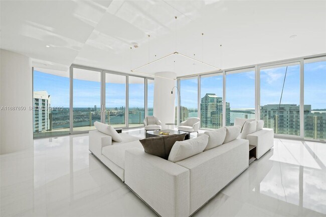 Building Photo - 300 Biscayne Blvd Way