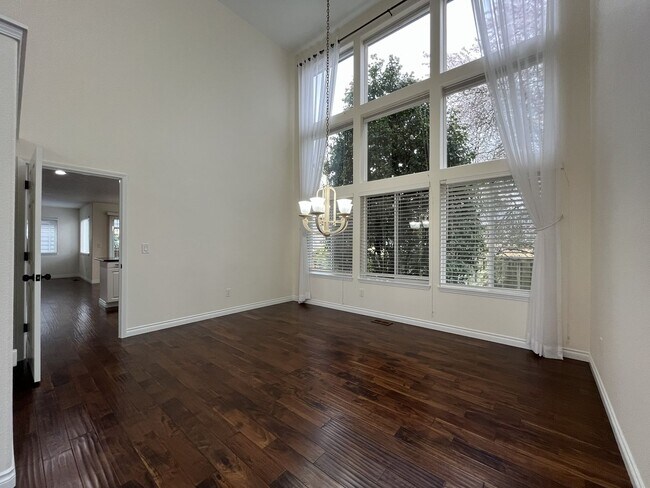 Building Photo - Grand 5 Bedroom Home Featuring 19ft Ceilings, Family Room & Main-Level Suite