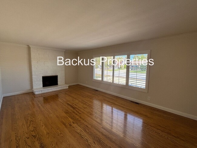 Building Photo - Wonderful four-bedroom corner lot home in South Salinas