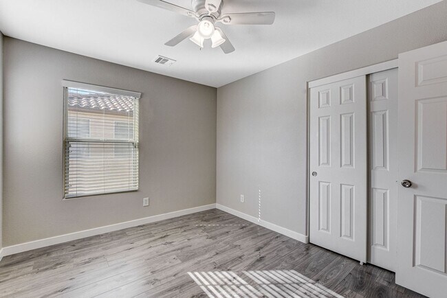 Building Photo - Spacious 3 bedroom home with large yard in...