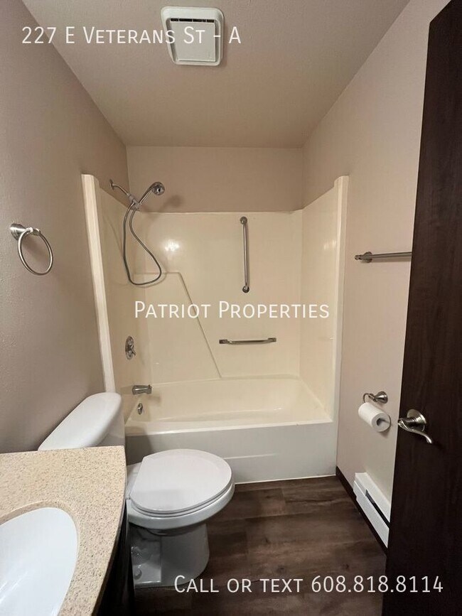 Building Photo - 2 bedroom/ 1 bath apartment in Tomah, WI